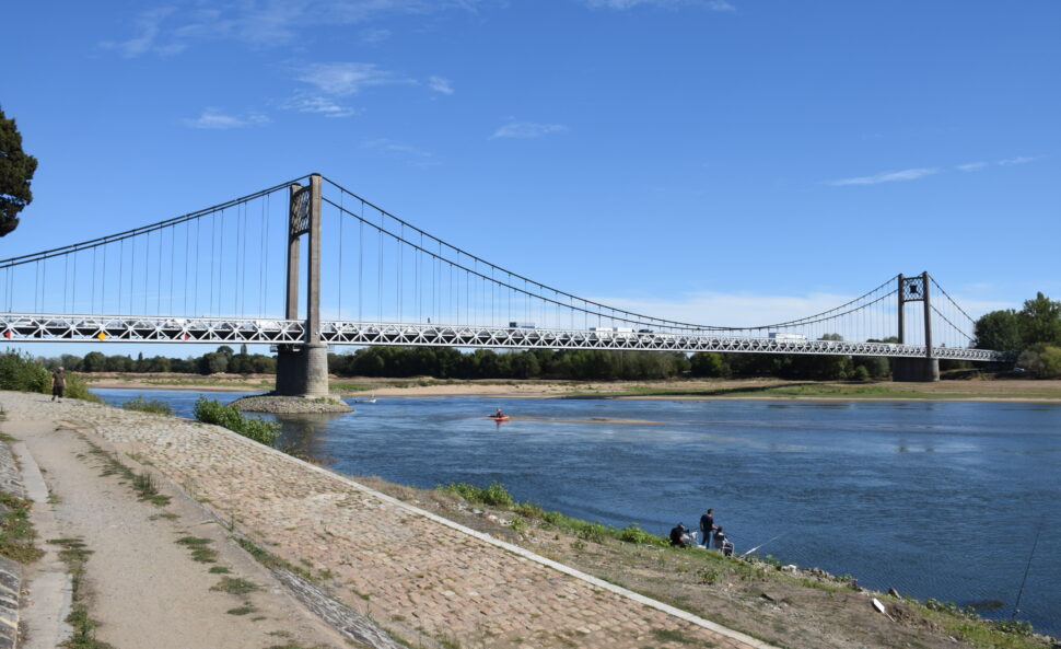 bords de Loire avec le pont