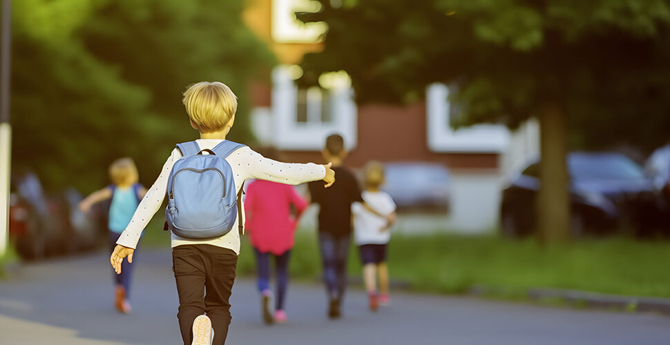 Pédibus - Enfants allant à l'école