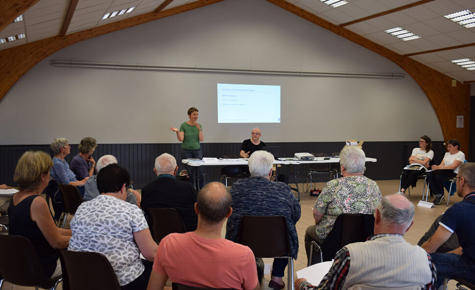 Réunion d'un Conseil Consultatif de Quartiers et de Villages animé par des élus