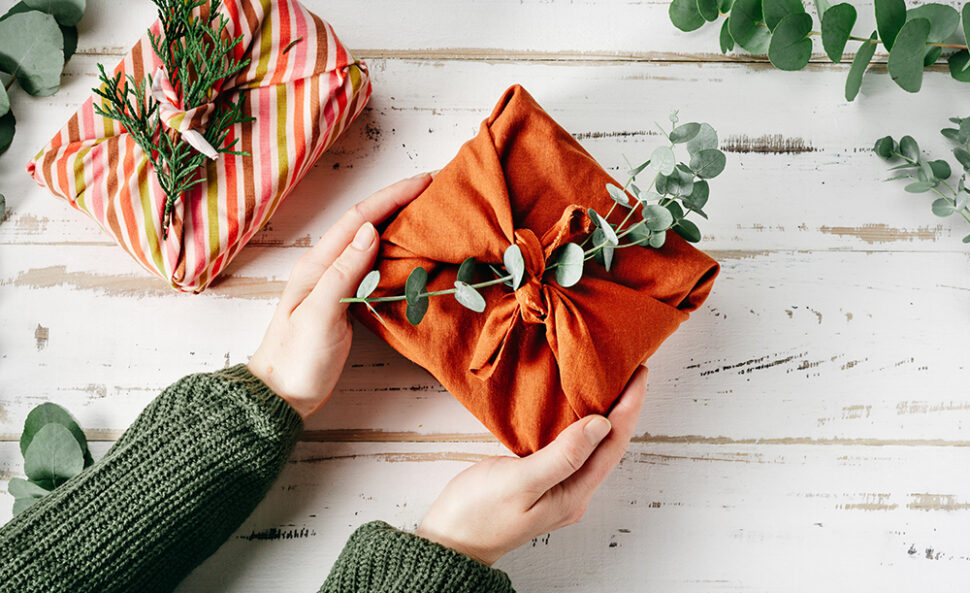 Furoshiki, paquet cadeau enveloppé de tissu